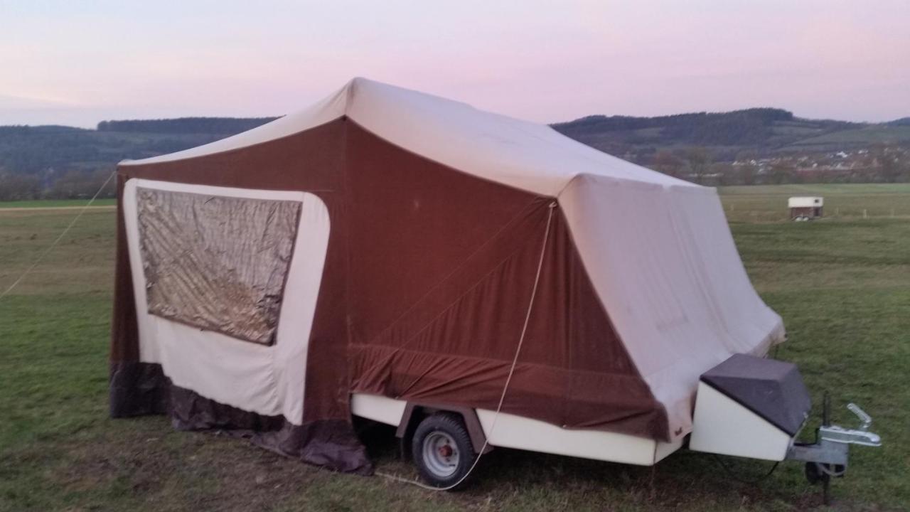 Gemuetlicher Wohnwagen In Der Natur Alheim ภายนอก รูปภาพ